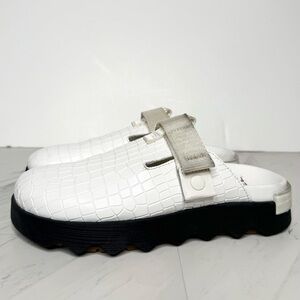 Sorel Vibe White Embossed Leather Slip On Clog 7 1/2